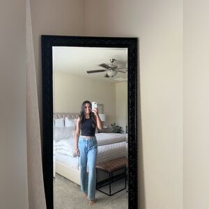 BLACK LULULEMON CROPPED TANK